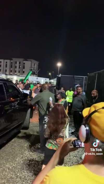 Damn why he leave nardwaur hanging like that