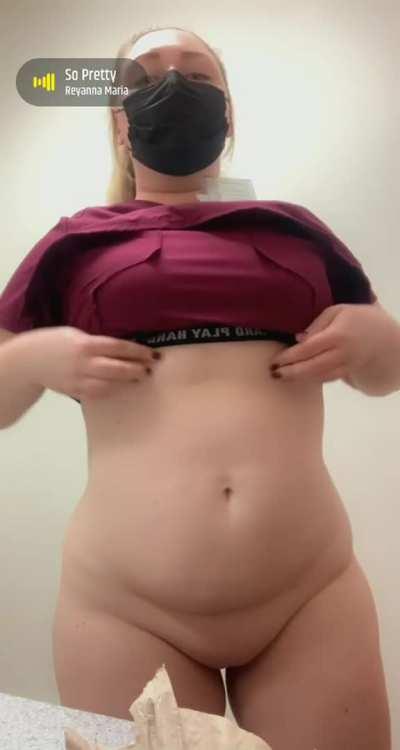 Taking a little break 💦 🍑