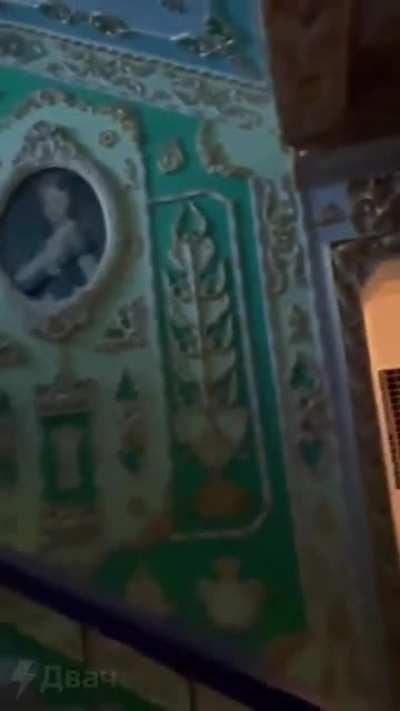 Почему еще твой подъезд не выглядит так?