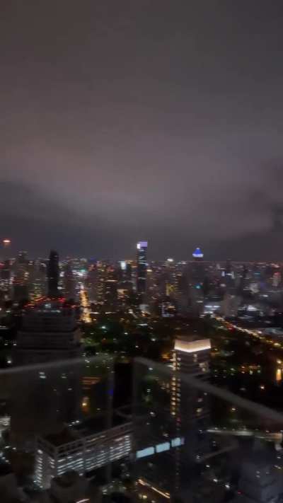 Hot Priya Prakash Babe Hot Ass Can Make jerk off.  Beautiful face and Sexy Body.