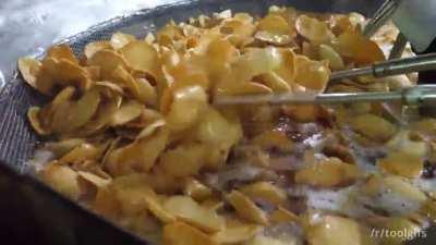 Industrial-sized deep fryer with automatic basket lifter