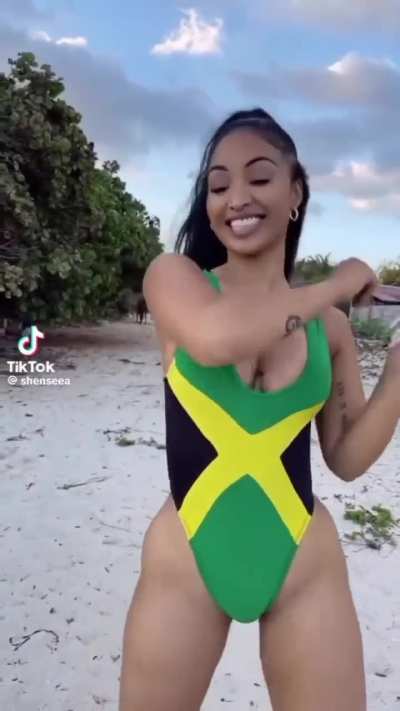 Beach time @shenseea