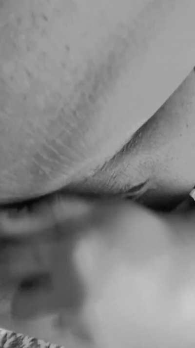 இருட்டு அறையில் முரட்டு குத்து