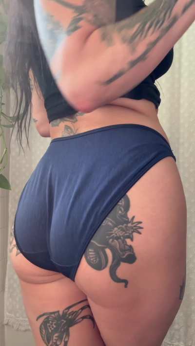 I love wearing panties for you 💋💋 do you like this blue?