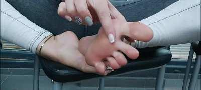 Happy Friday! Can you handle more teasing from me? 💋😉