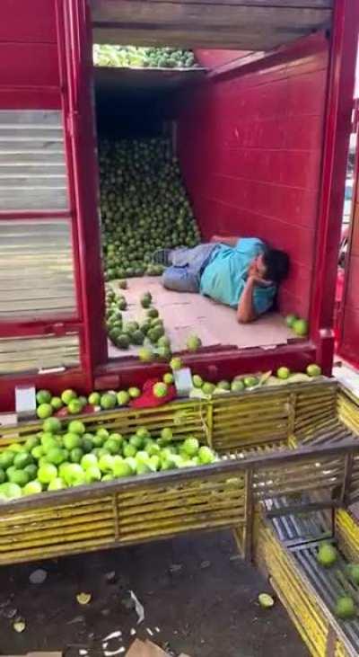 Ни шатко, ни валко