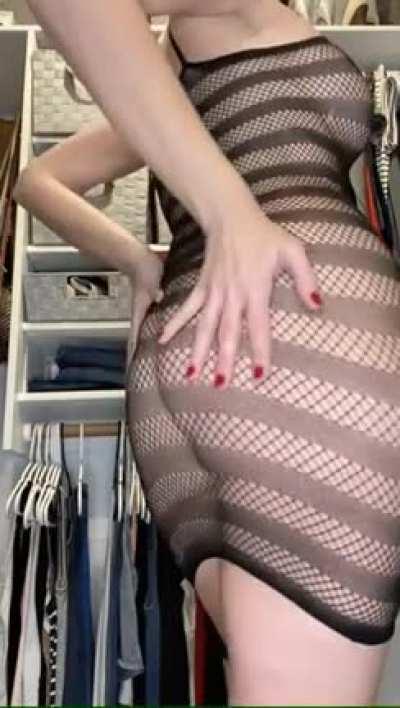 Impregnate a Curvy Mom? 😋