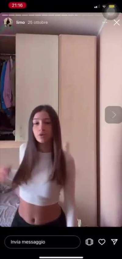 Telegram:GoldenALB per tributarla di 💦💦 