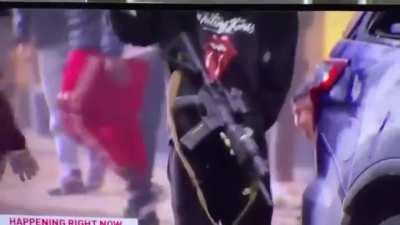 Undercover cop stops protestor from stealing an AR from a Seattle police vehicle