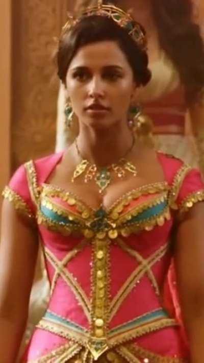 Naomi scott Gorgeous