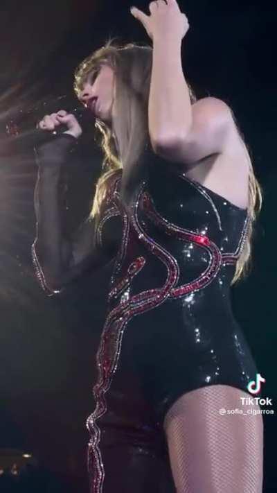 I want to taste her so fucking bad