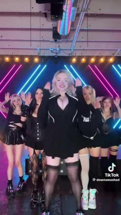 @downsmashed is in the middle for 2 reasons