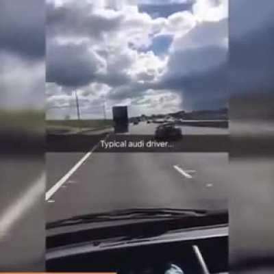 Обычный водитель Ауди (в России - Мерседеса скорее)