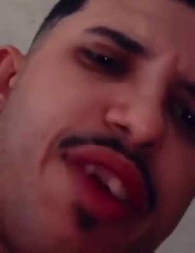 MUCA ACORDANDO SABADO SABENDO QUE TERA QUE FAZER LIVE