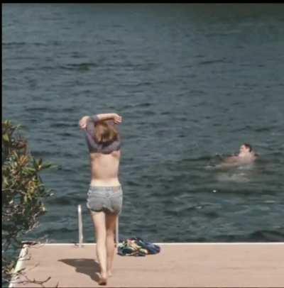 Elizabeth Olsen showing off her assets