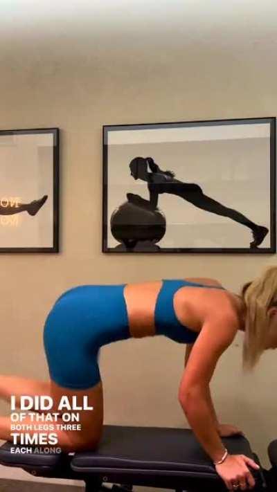 Juicy booty 🍑💦