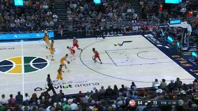 [Highlight] Gobert swat leads to Mitchell laser assist on Gobert dunk