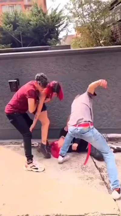 Noooooooo, ahora los pelados hacen tik toks estilo India 😐