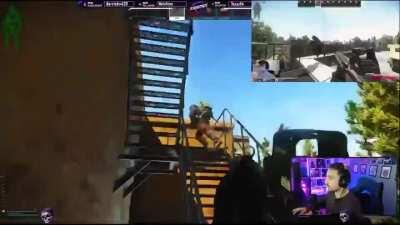 Possibly worst desync ever recorded? 4 seconds delay between 2 players. Dual perspective.