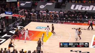 [Highlight] Mitchell airballs a 3 pointer in the clutch