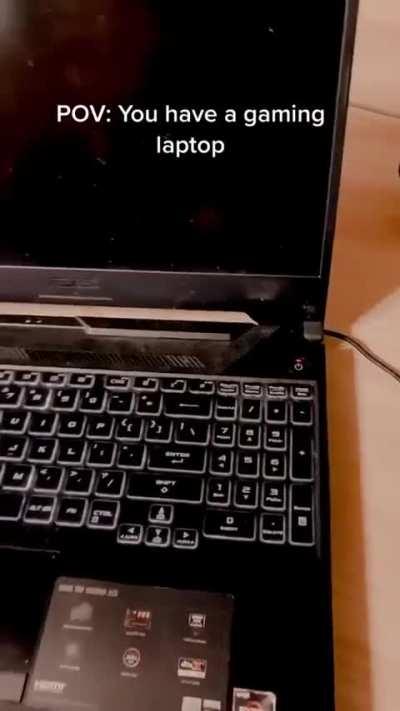 Quem nunca teve um pc parecido que jogue a primeira pedra