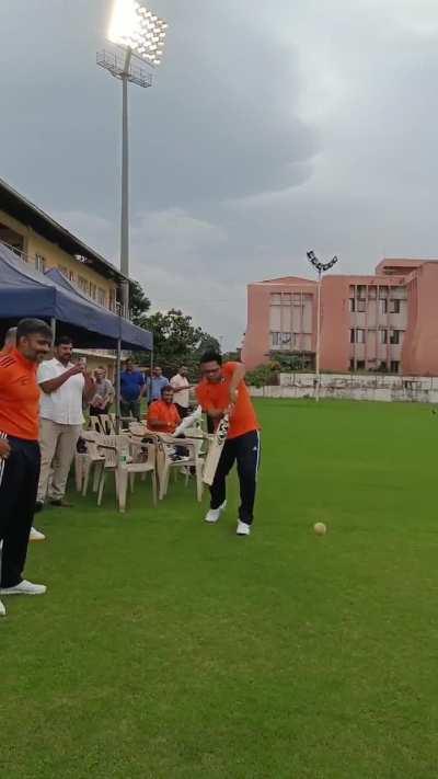 Suggest some batting tips to him