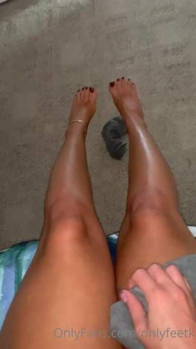 Pretty feet only. 👏🏼