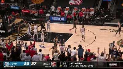 [Highlight] Trae Young throws up the lob for Capela