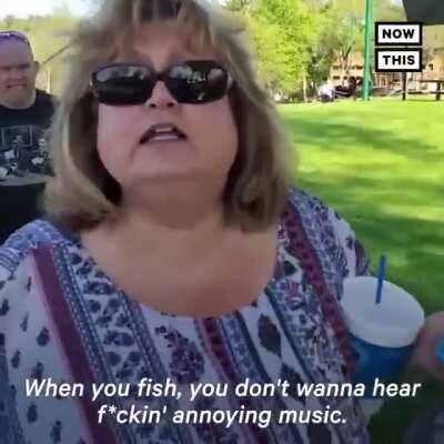 Racist Karen harassing Puerto Rican family at park because she doesn't like their music