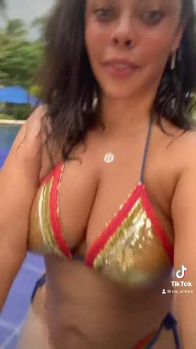 Michelle (@ms_sirenx)