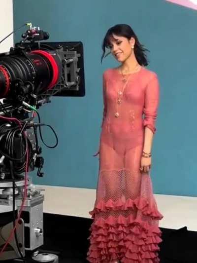 Jenna Ortega is fine af 😩