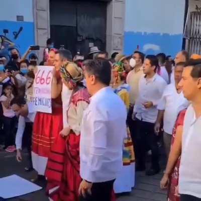 Guelaguetza 2022 troleada bien merecida a Alejandro Murat