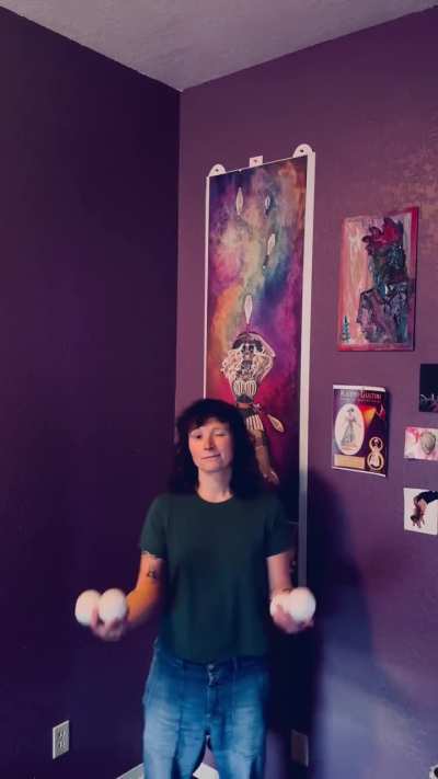 I had a pretty gnarly injury to my elbow last month, and spent about 3 weeks recovering. Here’s a little mid injury clip and my celebratory return to health juggles