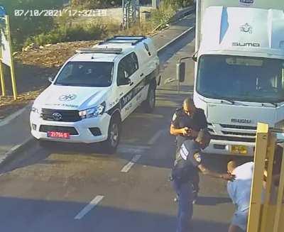 Щас рукой придержу.