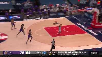 [Highlight] Ish Smith with his first dunk since the 2017-18 season