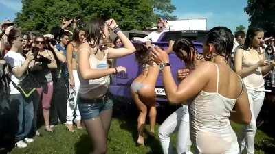 Hot girls in wet t-shirts