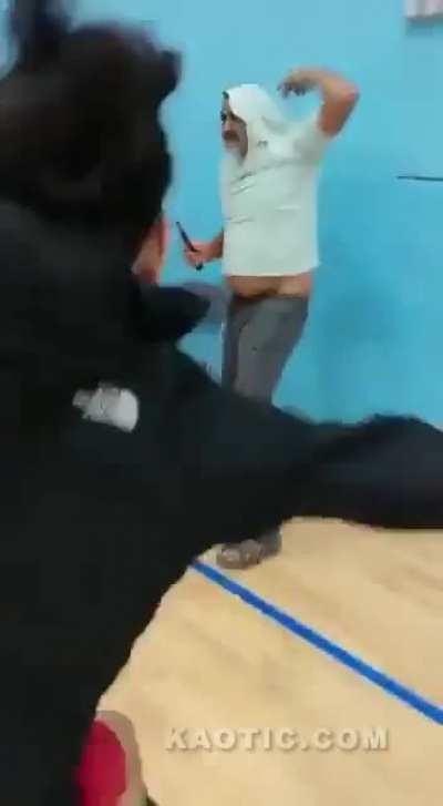 Indoor Badminton Fight - 1 KO