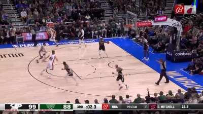 [Highlight] Duncan Robinson with the 3 to extend the Heats’ lead to 14