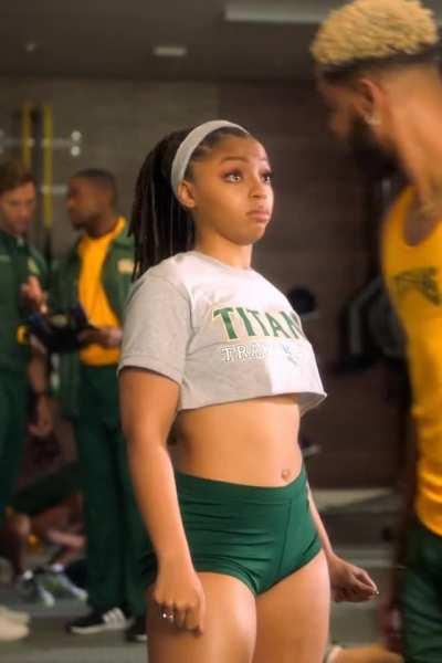 Chloe Bailey looking nice and thick