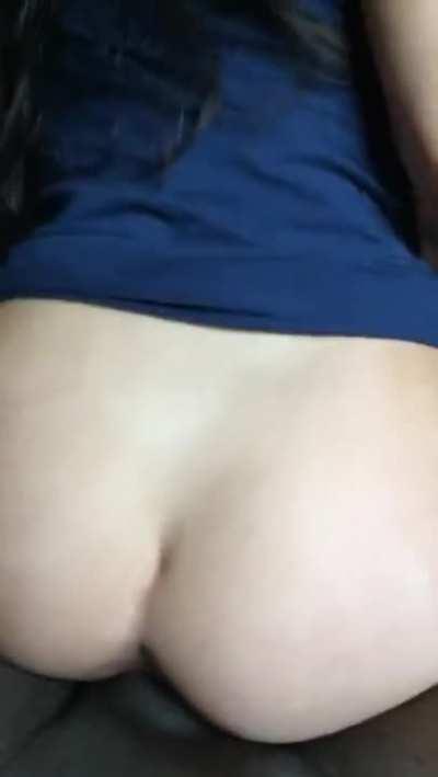 Juicy Booty gets Fucked by a Black Bull