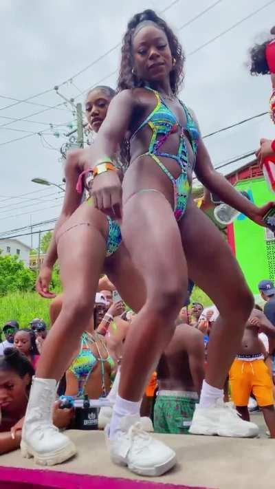 Olha o show do MOLEJO no carnaval de Trindade Tobago - Most party and lot big ass. 