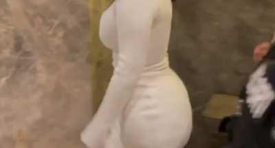 Cardi flaunting that big ass