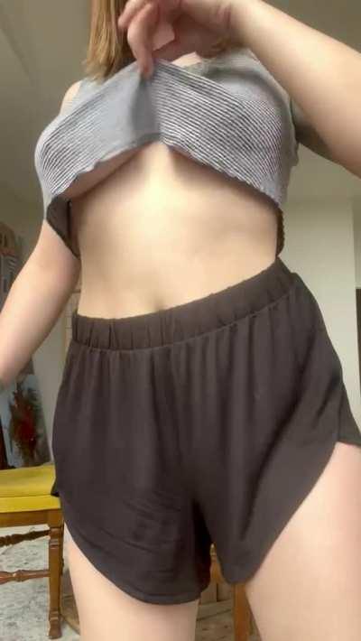 Tiny top tiddy drop for you 🖤