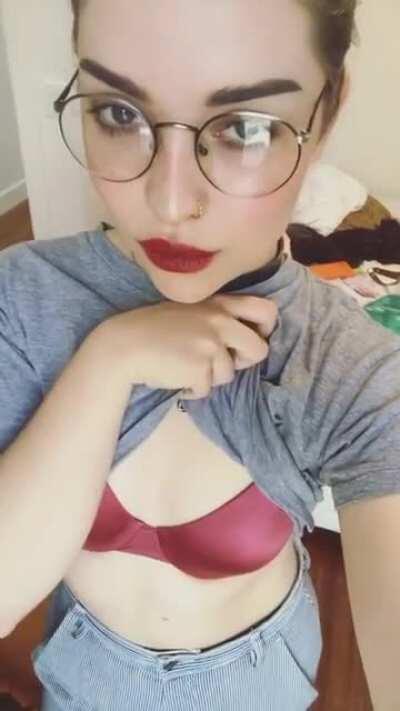 sometimes I match my lips to my bra 💋 [oc]