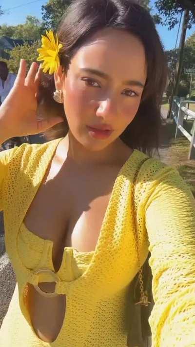 Bollywood me hazaar flops dene ke baad Biharan randi Neha Sharma apni aukaat me aakar baahar ke deshon me phir ke ameer gore aur kaale bhadwon se chudwakar paise kama rahi hai.