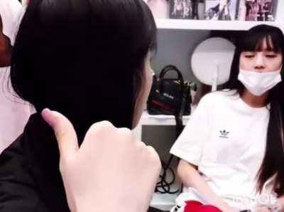 The famous Yuqi's chocolate on Minnie sofa live so funny 