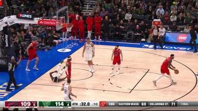 [Highlight] Jrue Holiday nearly puts Poeltl on a poster but gets fouled; Toronto challenged but call stands