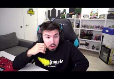 Noooo Willy donde te sentaste😭😭