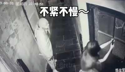 Возможно, умные мысли никогда и не преследовали её 