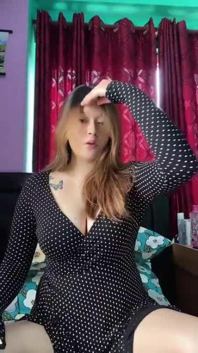 Damn that b👀👀bs